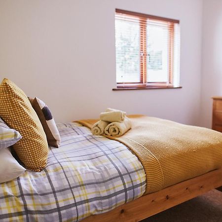 The Old Dairy - Boutique Countryside Cottage At Harrys Cottages Pen-y-Clawdd Eksteriør billede