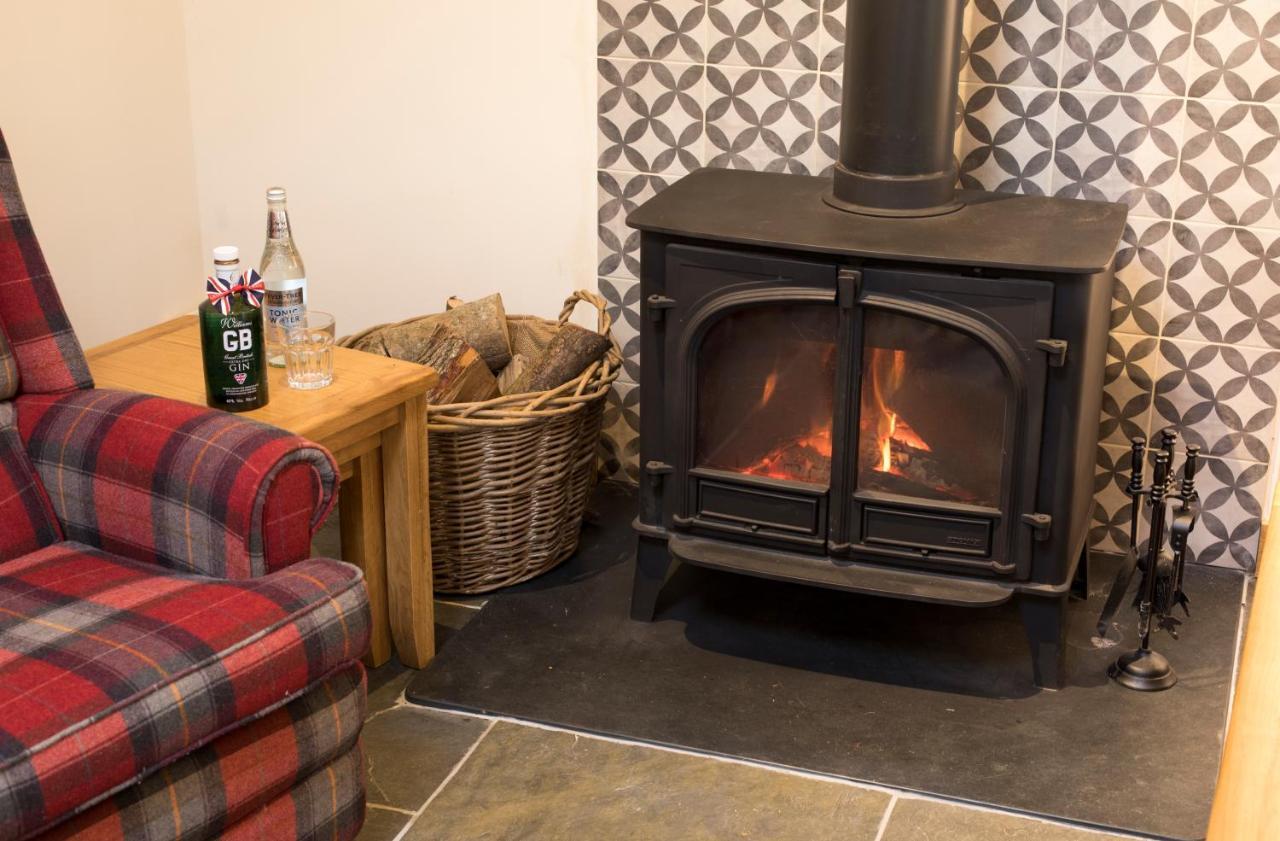 The Old Dairy - Boutique Countryside Cottage At Harrys Cottages Pen-y-Clawdd Eksteriør billede
