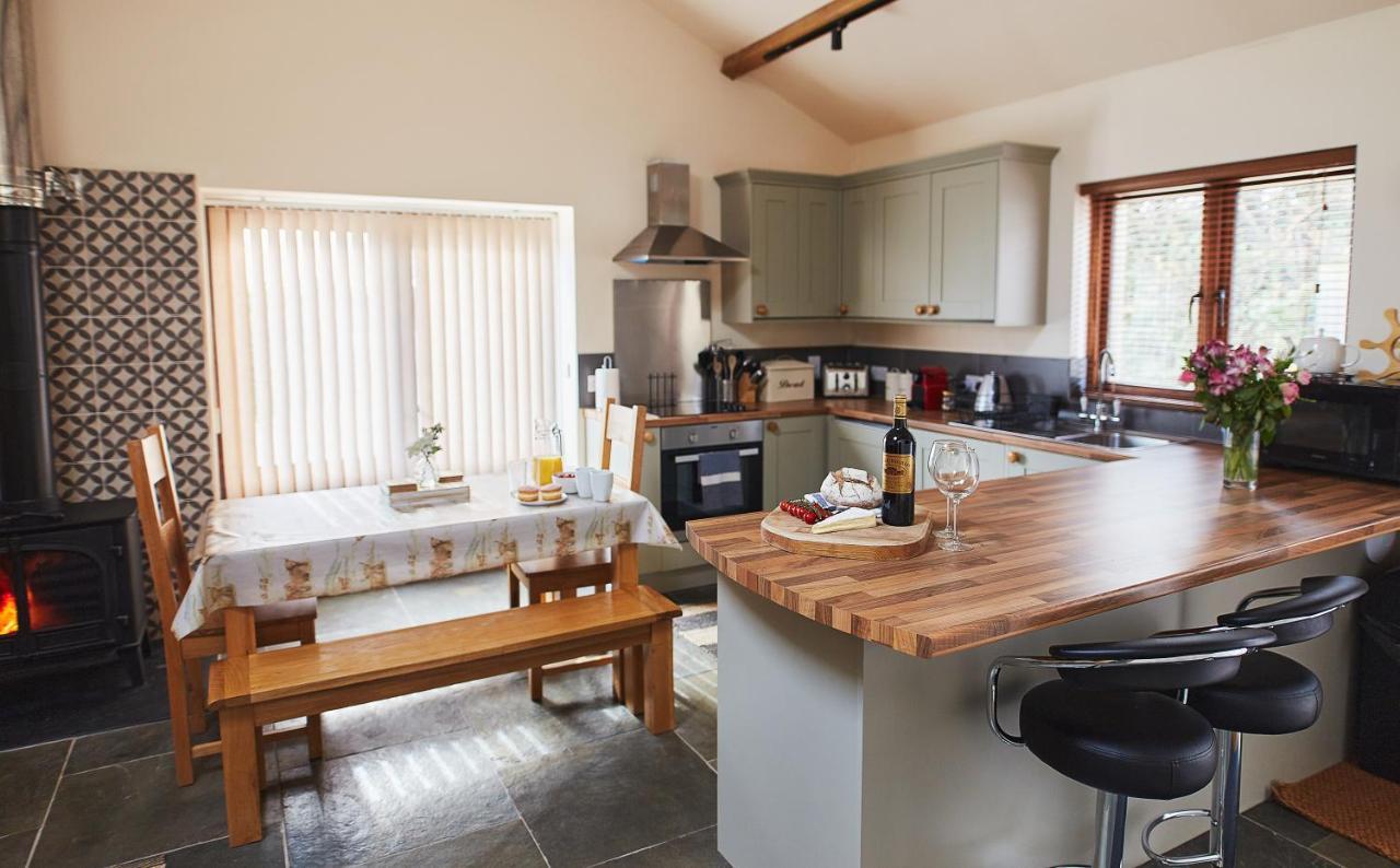 The Old Dairy - Boutique Countryside Cottage At Harrys Cottages Pen-y-Clawdd Eksteriør billede