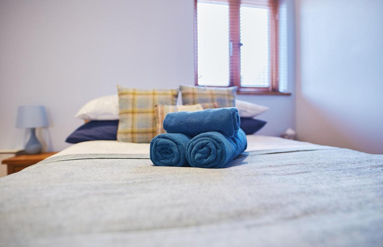 The Old Dairy - Boutique Countryside Cottage At Harrys Cottages Pen-y-Clawdd Eksteriør billede