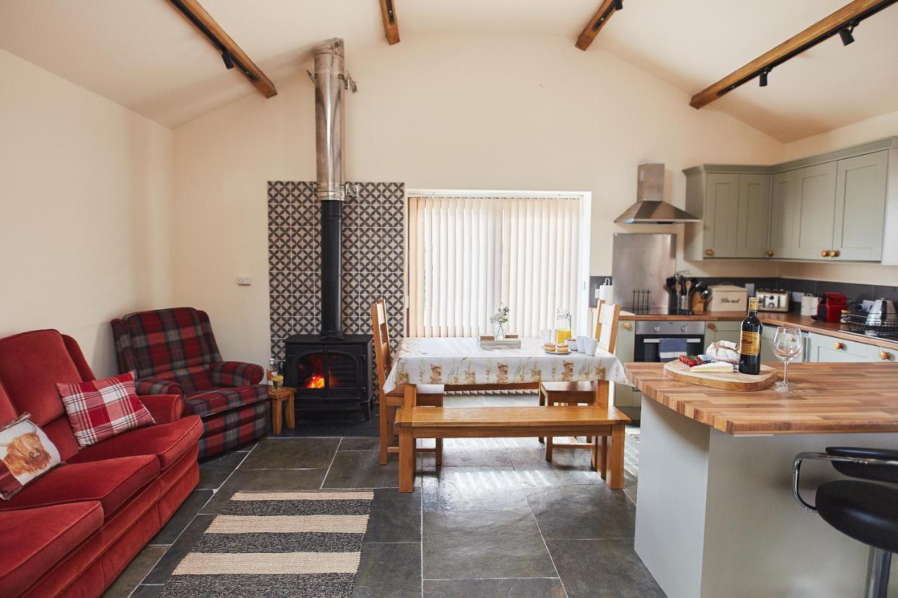 The Old Dairy - Boutique Countryside Cottage At Harrys Cottages Pen-y-Clawdd Eksteriør billede