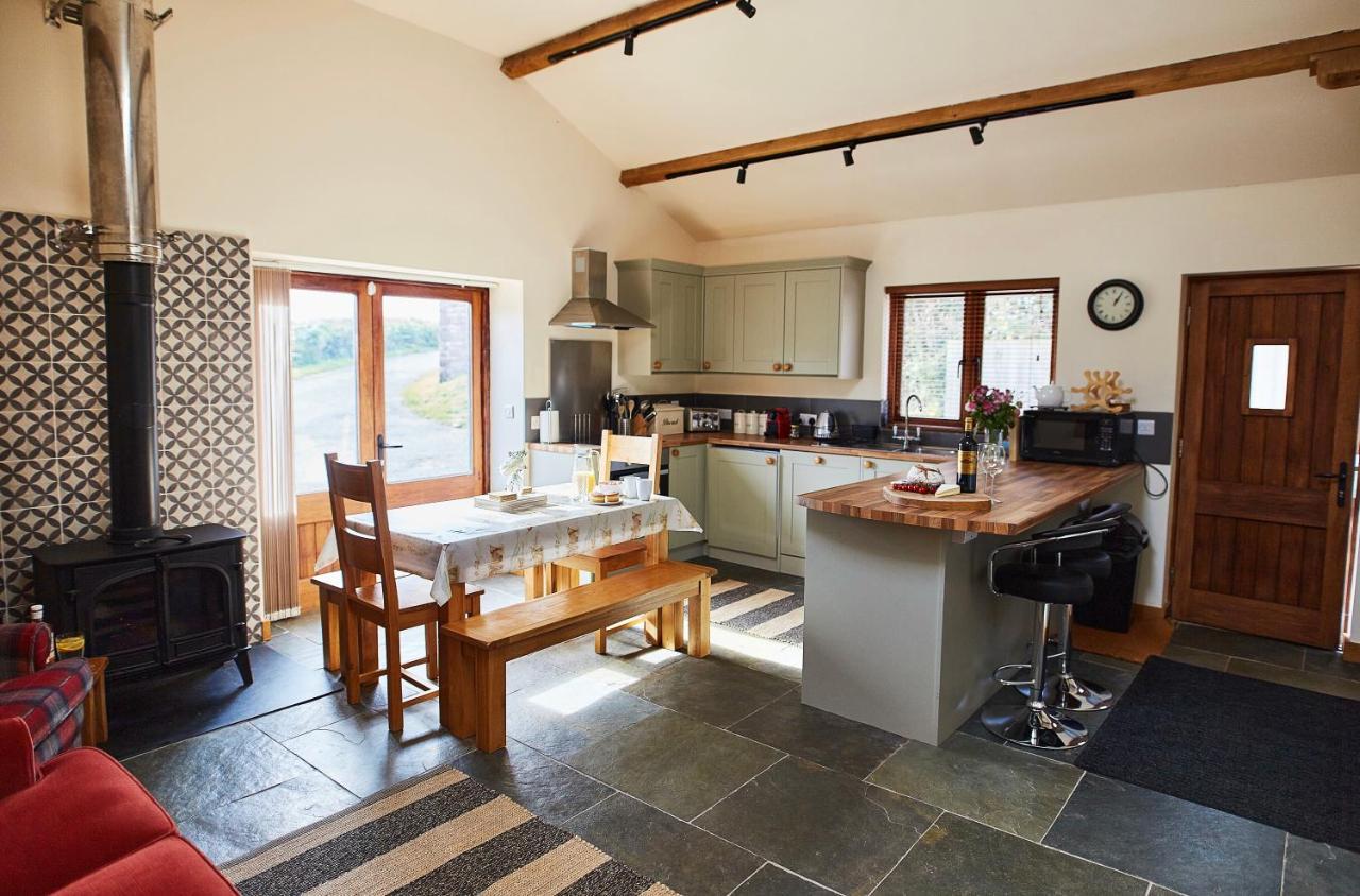 The Old Dairy - Boutique Countryside Cottage At Harrys Cottages Pen-y-Clawdd Eksteriør billede
