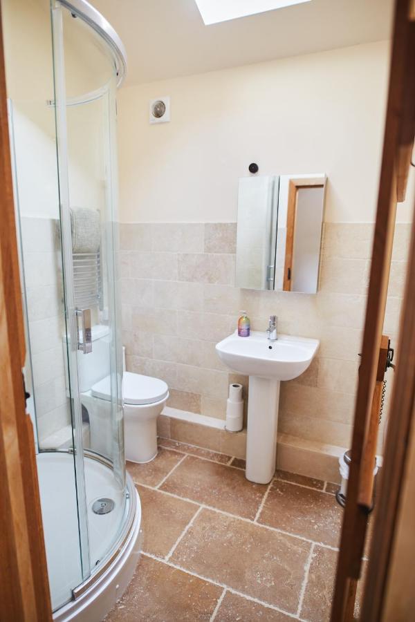 The Old Dairy - Boutique Countryside Cottage At Harrys Cottages Pen-y-Clawdd Eksteriør billede