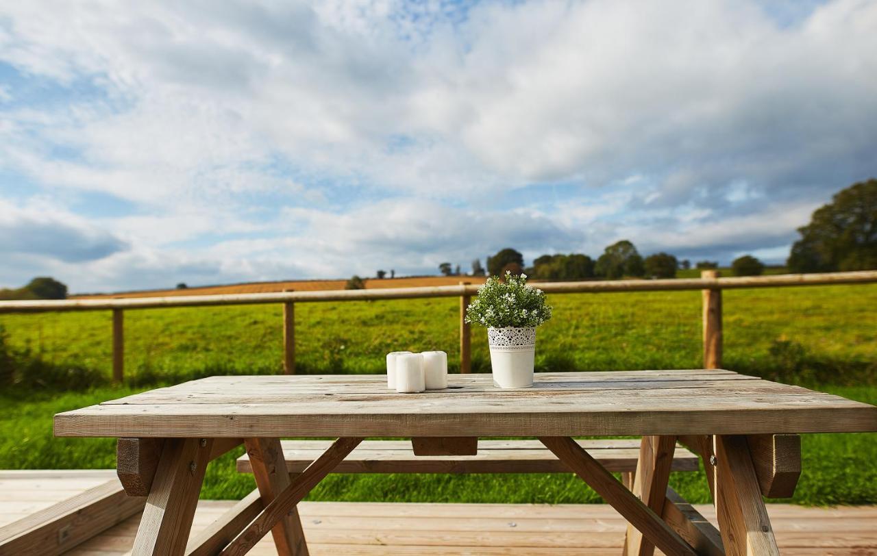 The Old Dairy - Boutique Countryside Cottage At Harrys Cottages Pen-y-Clawdd Eksteriør billede