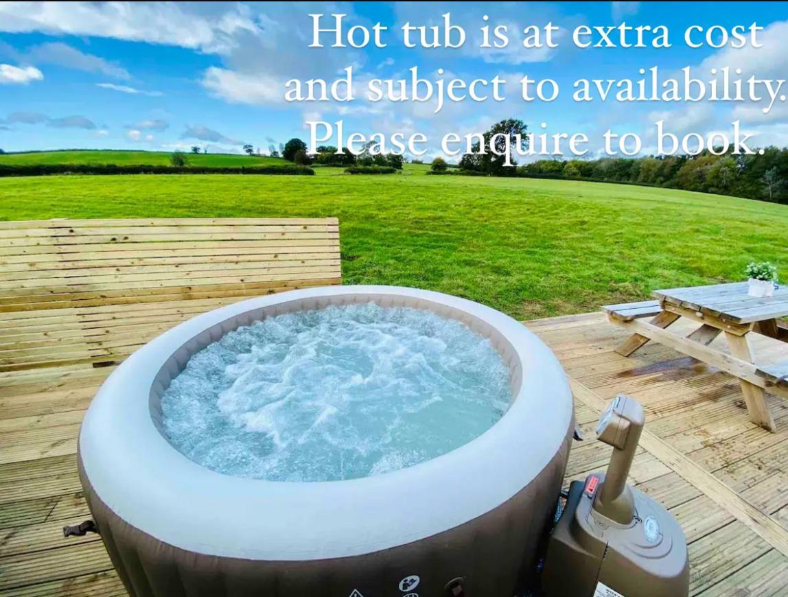 The Old Dairy - Boutique Countryside Cottage At Harrys Cottages Pen-y-Clawdd Eksteriør billede